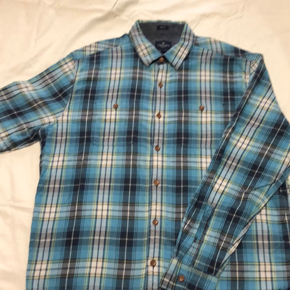 Men’s XL American Eagle Sleeve Long Sleeve Shirt.